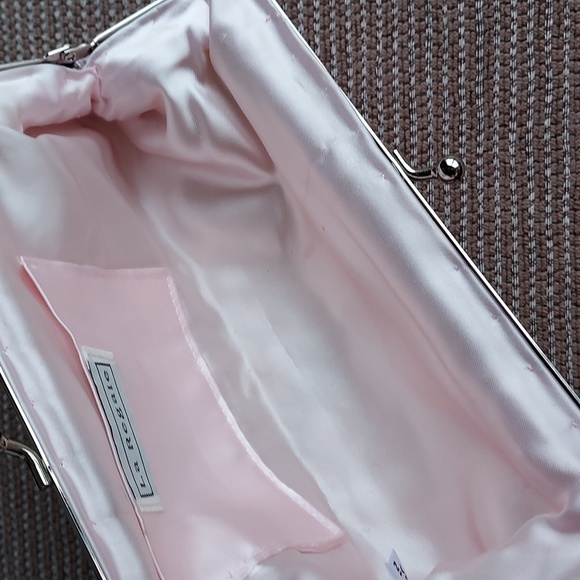 La Regale Sequined bag with long silvertone chain, EUC - Picture 10 of 16